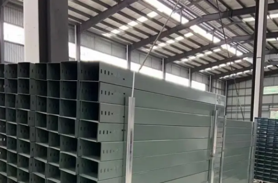 電纜橋架安裝圖片展示，寬度、高度和厚度相關(guān)說明